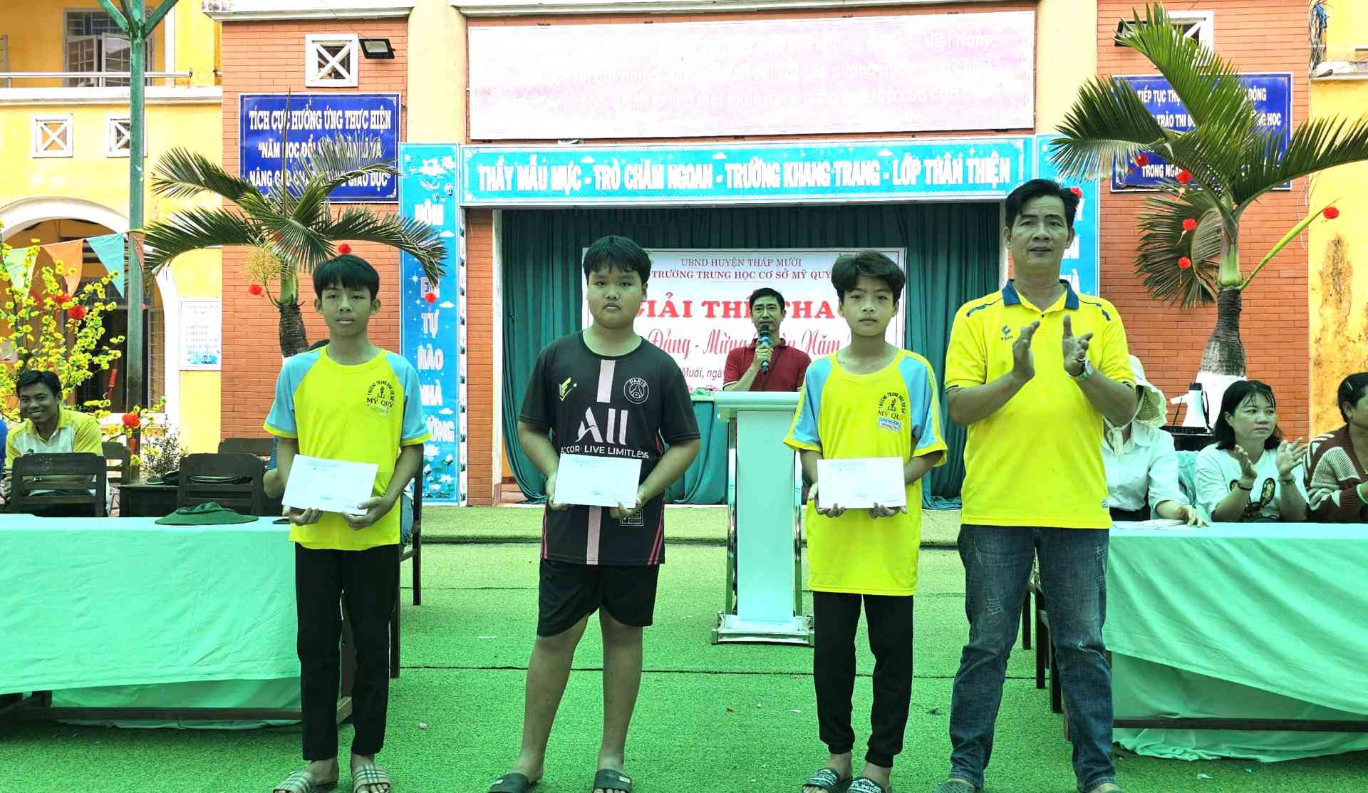 Phát thưởng 4
